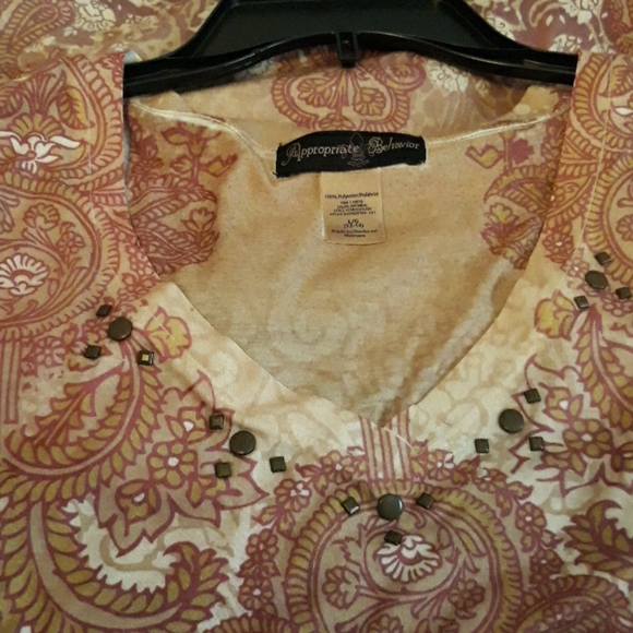 Tan and dark red top - Picture 4 of 4